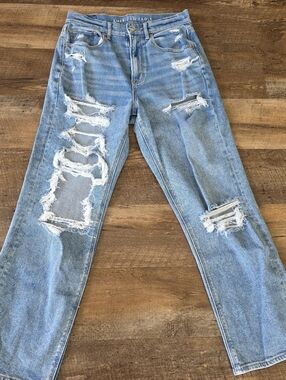 American Eagle Highest Rise 90s Boyfriend Distressed Light Wash Jeans Size 6